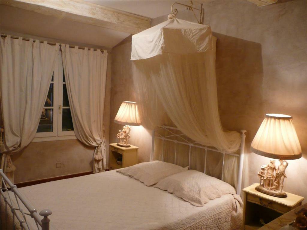Mas Les Vieux Chenes Bed and Breakfast Lambesc Εξωτερικό φωτογραφία