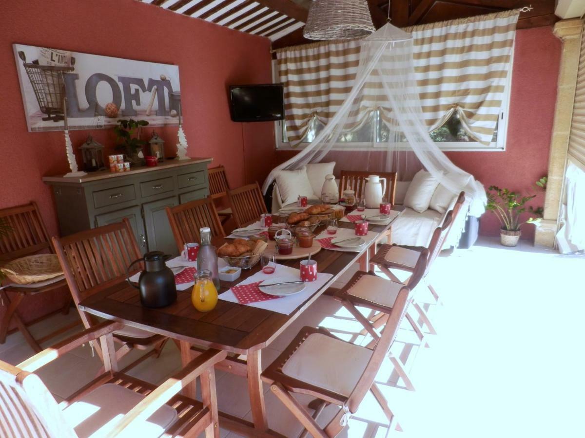Mas Les Vieux Chenes Bed and Breakfast Lambesc Εξωτερικό φωτογραφία