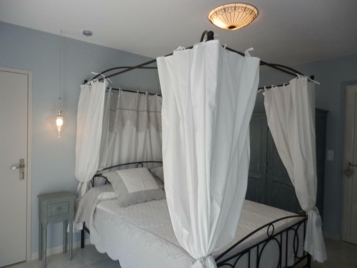 Mas Les Vieux Chenes Bed and Breakfast Lambesc Εξωτερικό φωτογραφία