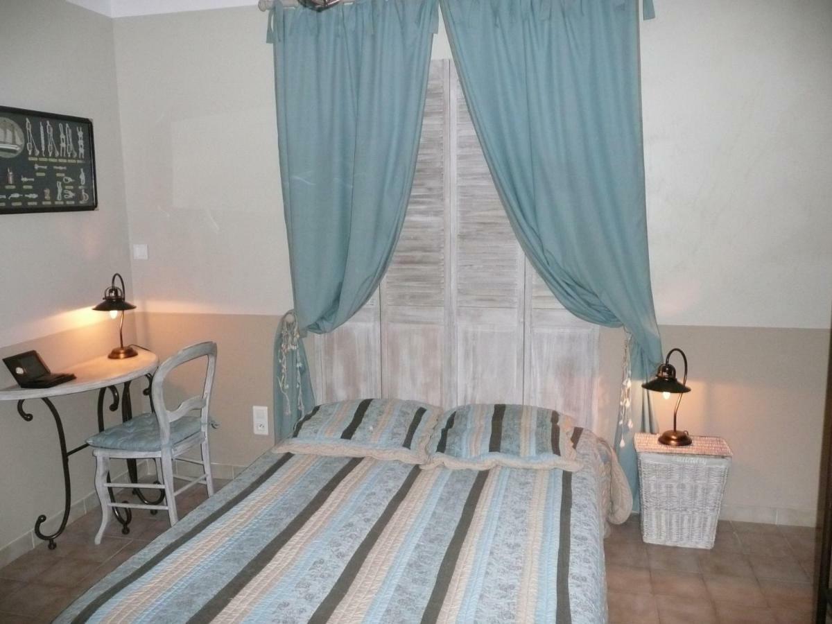 Mas Les Vieux Chenes Bed and Breakfast Lambesc Εξωτερικό φωτογραφία