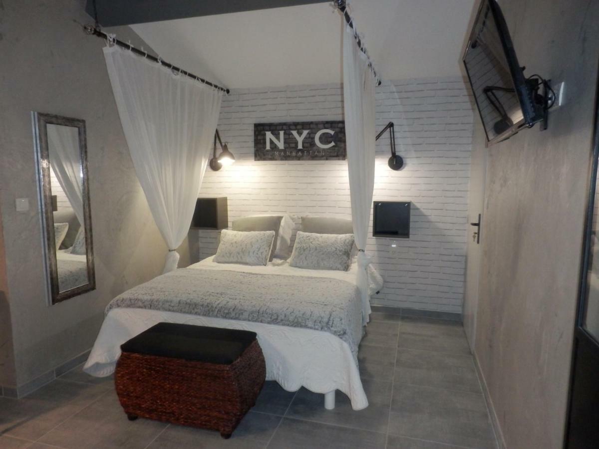 Mas Les Vieux Chenes Bed and Breakfast Lambesc Εξωτερικό φωτογραφία