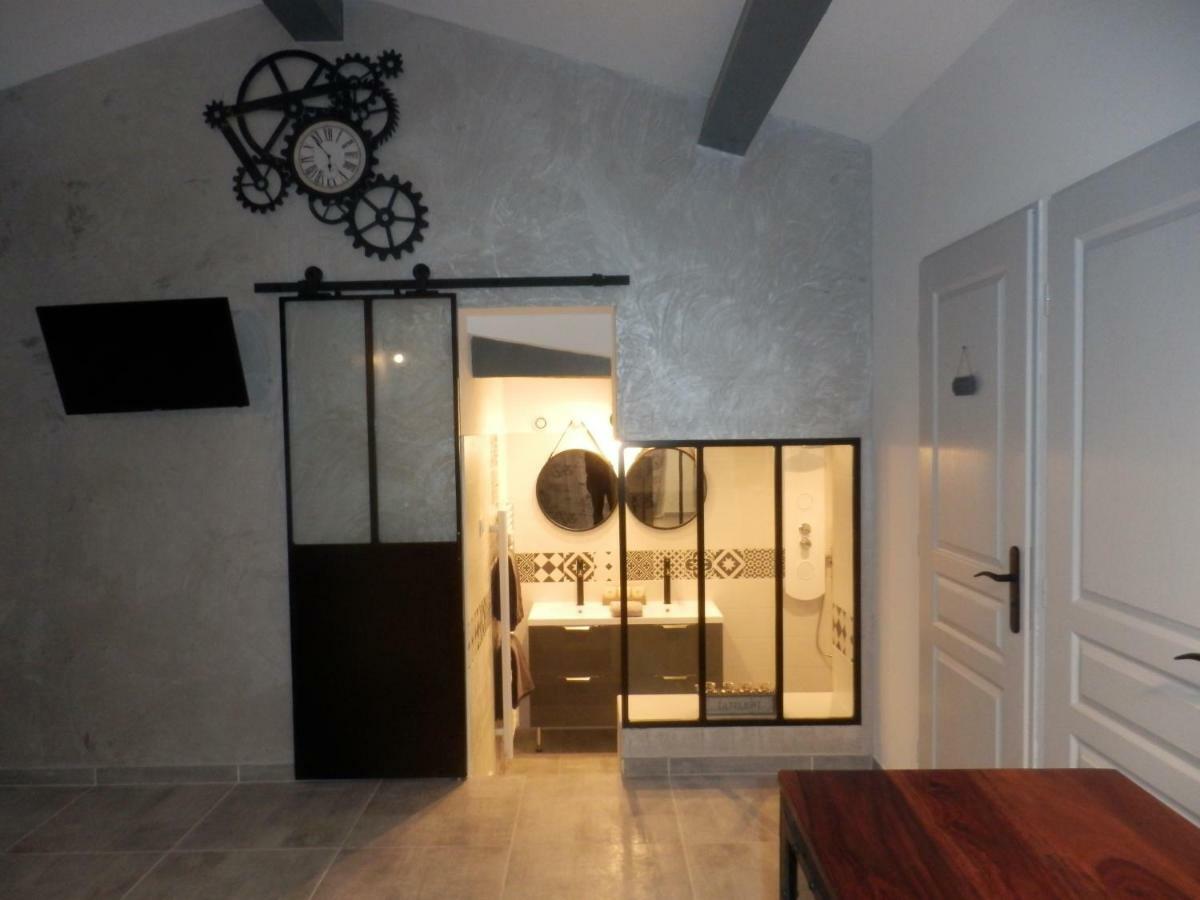 Mas Les Vieux Chenes Bed and Breakfast Lambesc Εξωτερικό φωτογραφία