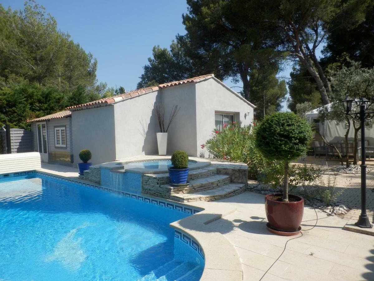 Mas Les Vieux Chenes Bed and Breakfast Lambesc Εξωτερικό φωτογραφία